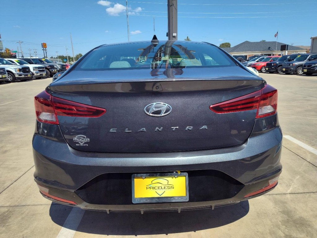 2020 Hyundai Elantra Image 5