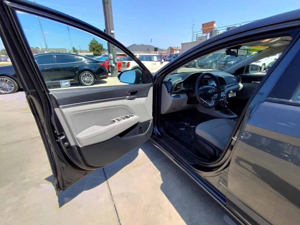 2020 Hyundai Elantra Image 13