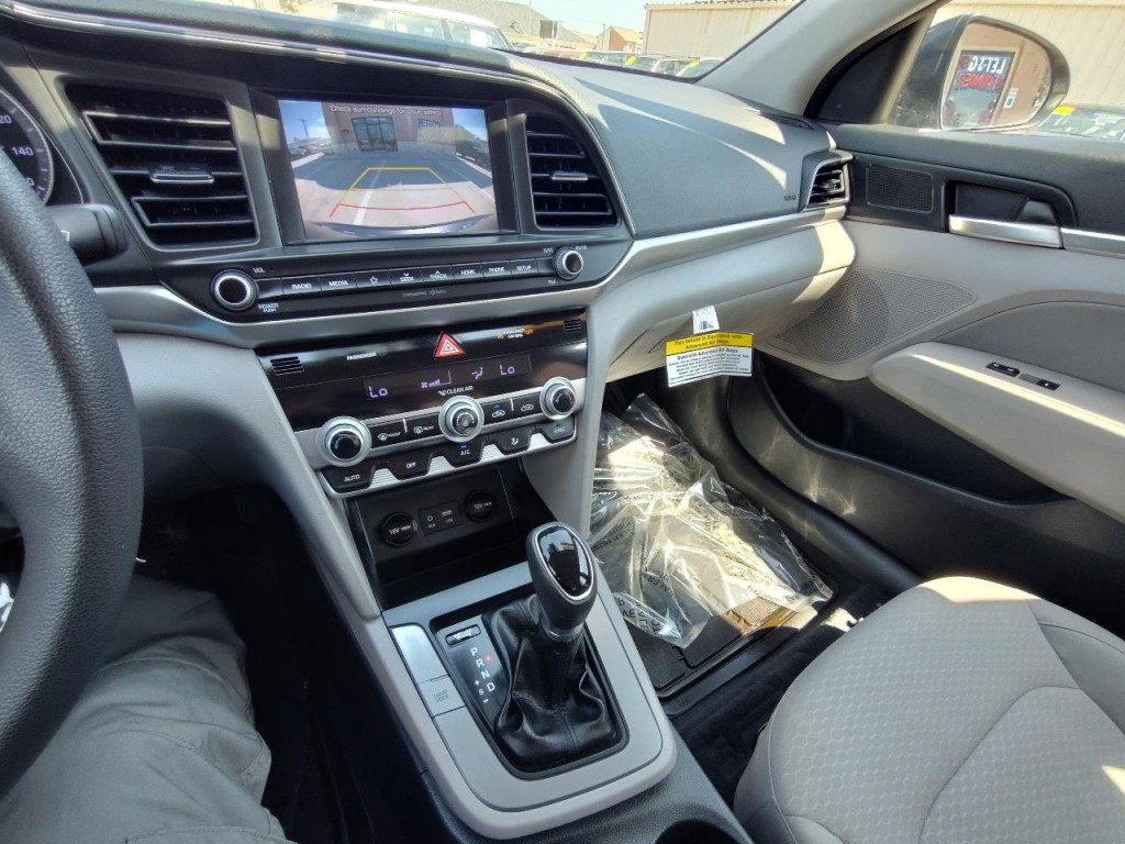 2020 Hyundai Elantra Image 17