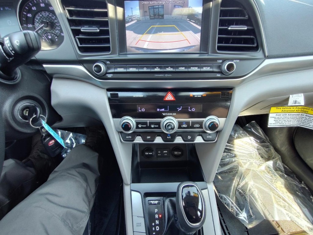 2020 Hyundai Elantra Image 18