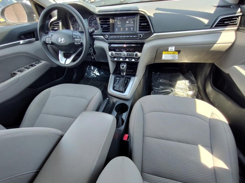 2020 Hyundai Elantra Image 31