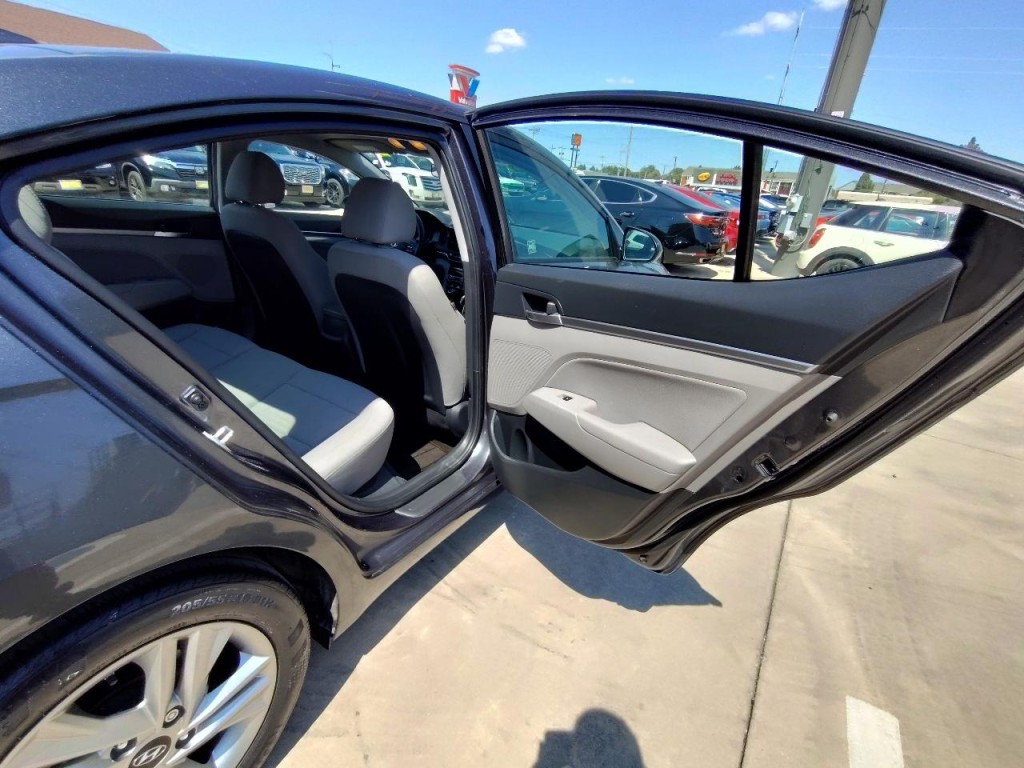 2020 Hyundai Elantra Image 32
