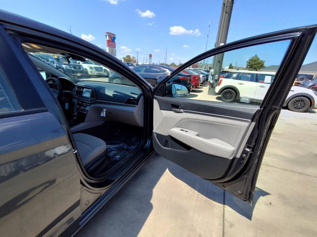 2020 Hyundai Elantra Image 36