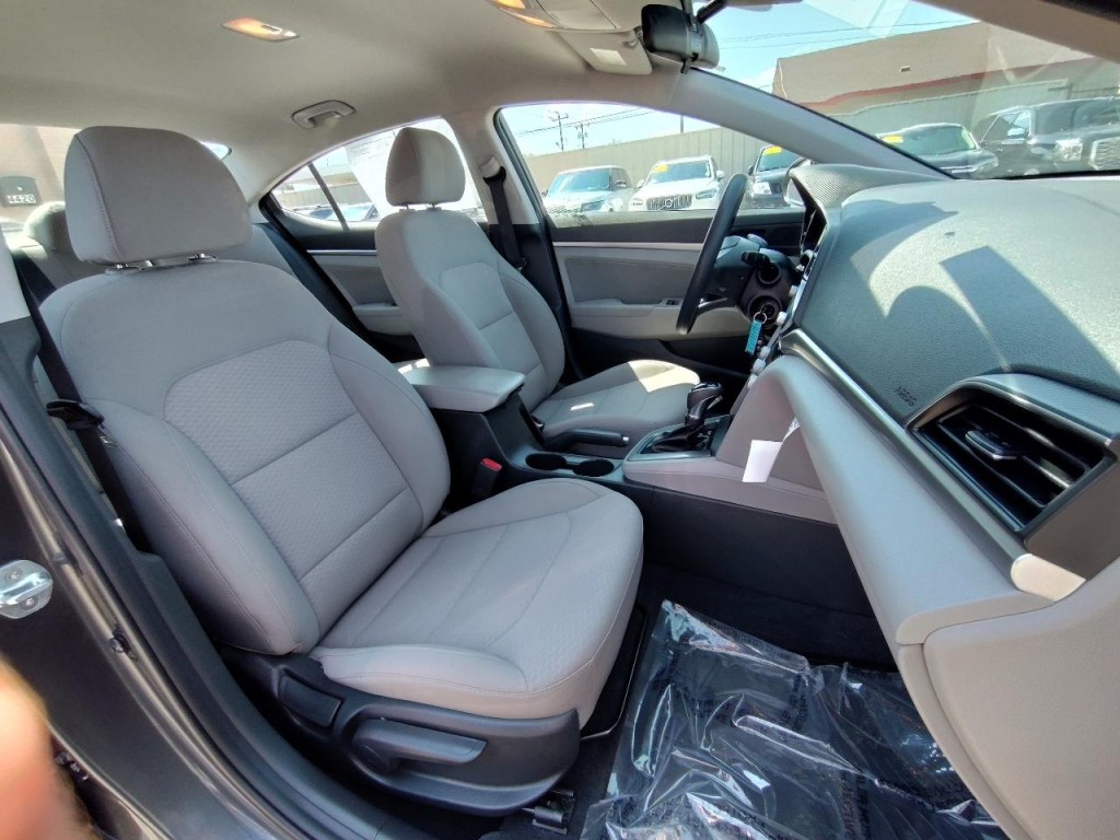 2020 Hyundai Elantra Image 38