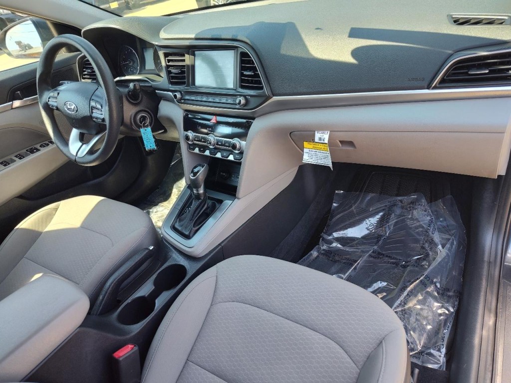 2020 Hyundai Elantra Image 39