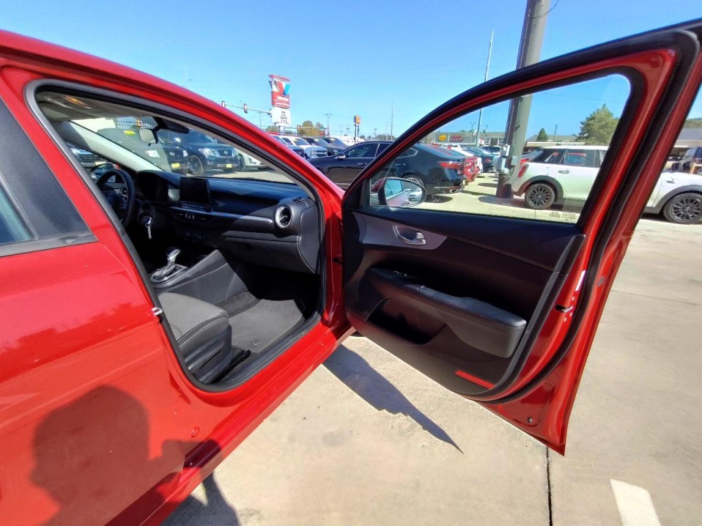 2022 Kia Forte Image 38