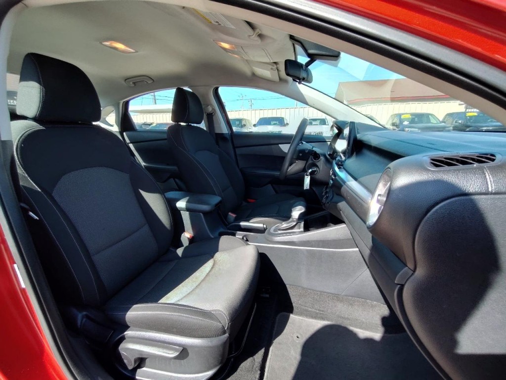 2022 Kia Forte Image 40