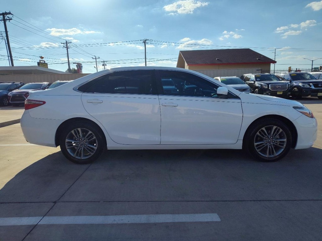2016 Toyota Camry Image 3