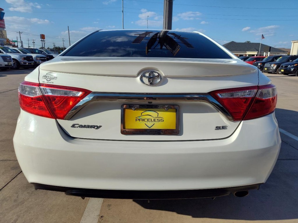 2016 Toyota Camry Image 5