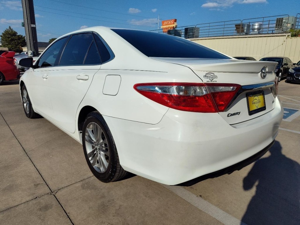 2016 Toyota Camry Image 6