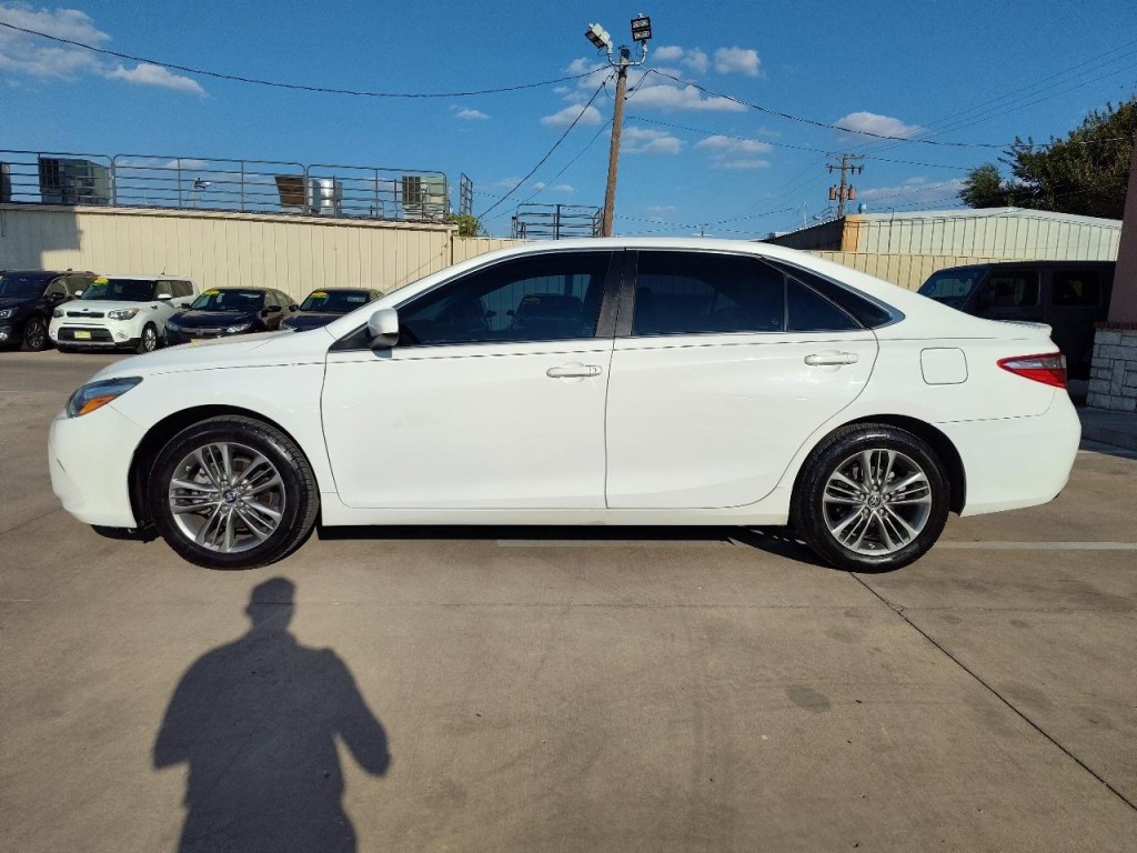 2016 Toyota Camry Image 7