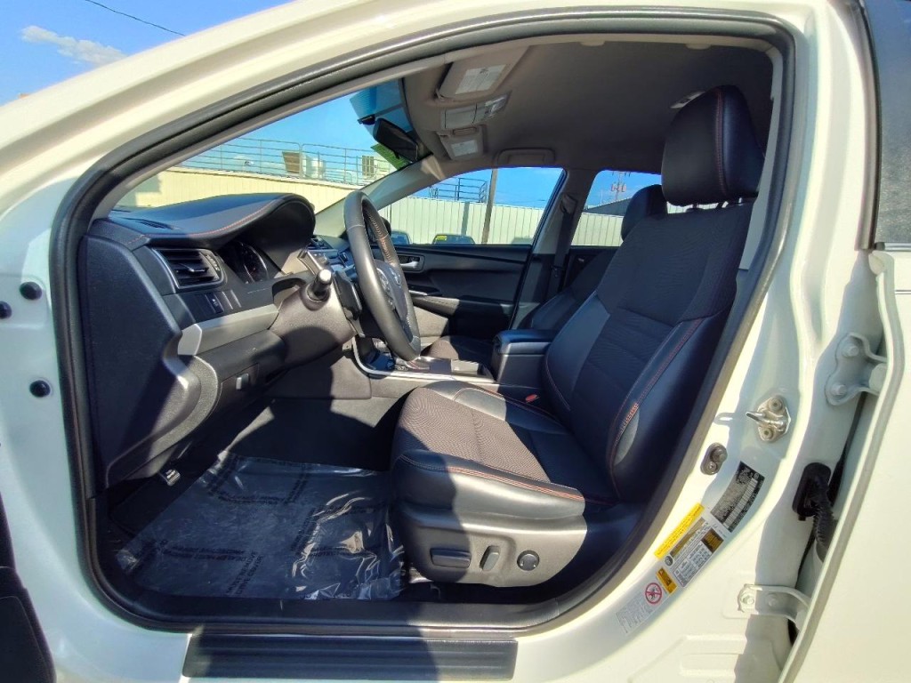 2016 Toyota Camry Image 14