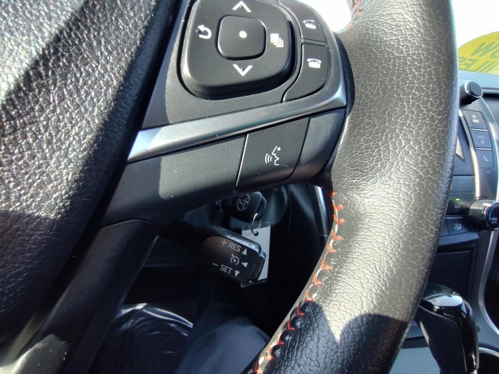 2016 Toyota Camry Image 20