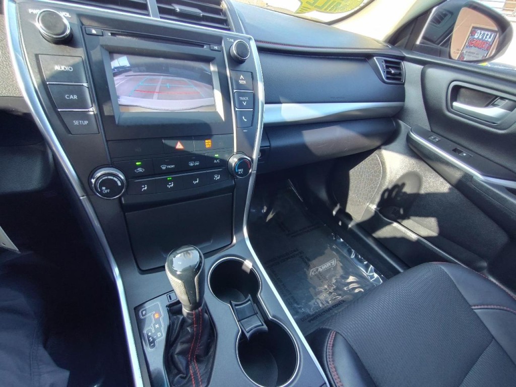 2016 Toyota Camry Image 22