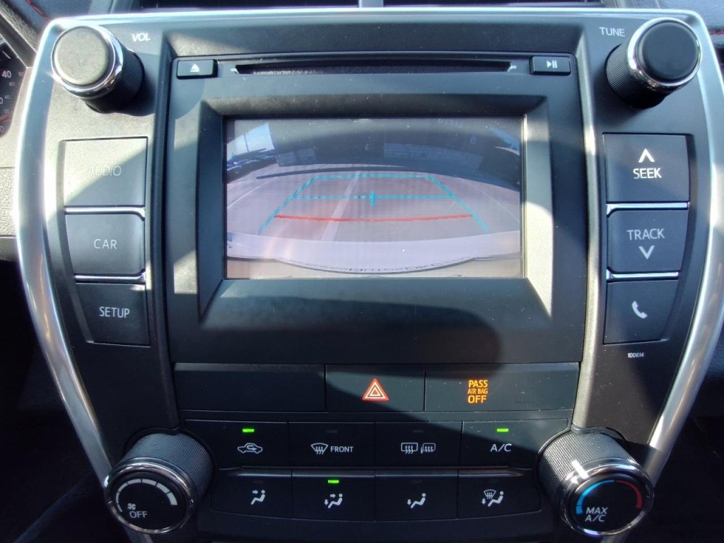 2016 Toyota Camry Image 24