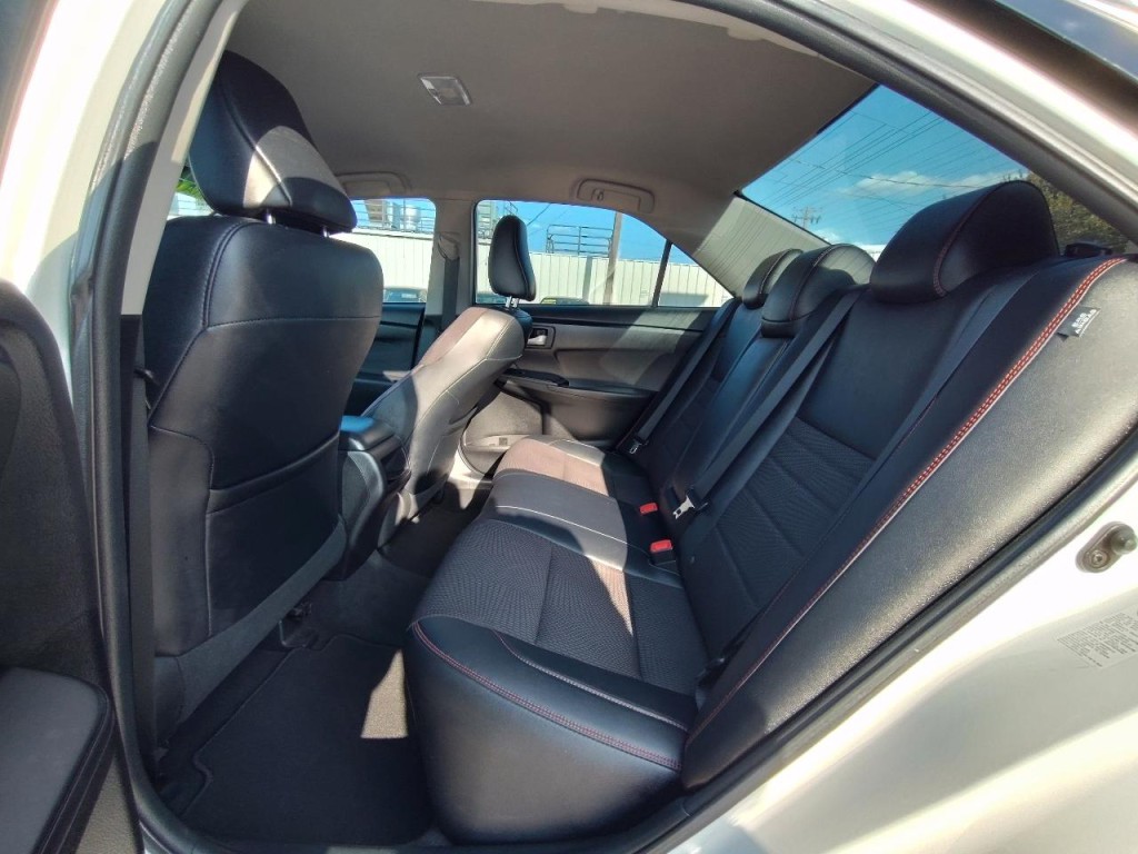2016 Toyota Camry Image 30