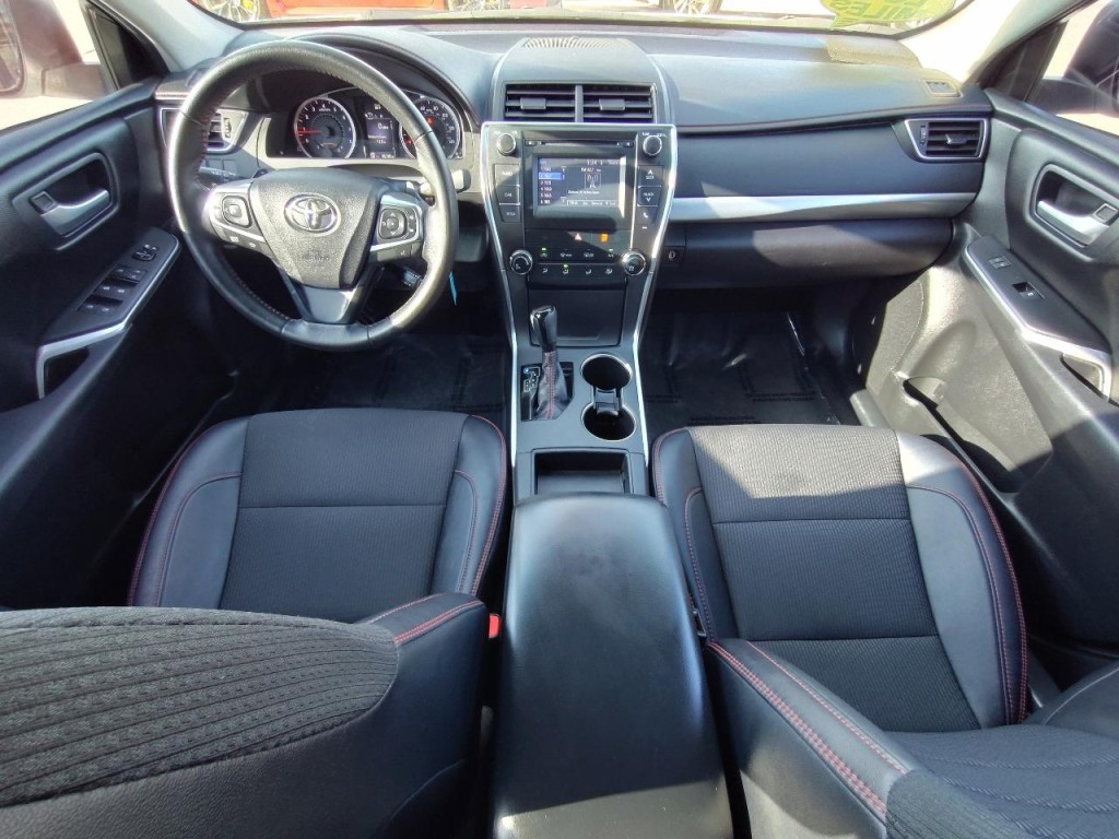 2016 Toyota Camry Image 33