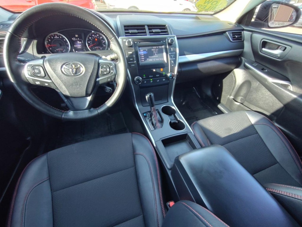 2016 Toyota Camry Image 34