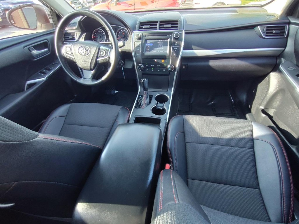 2016 Toyota Camry Image 35