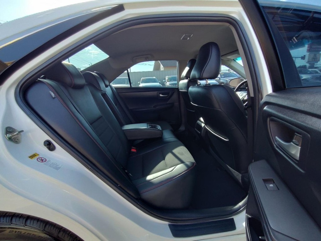 2016 Toyota Camry Image 37