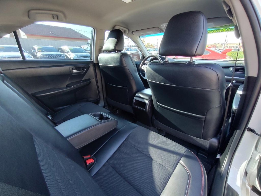 2016 Toyota Camry Image 39