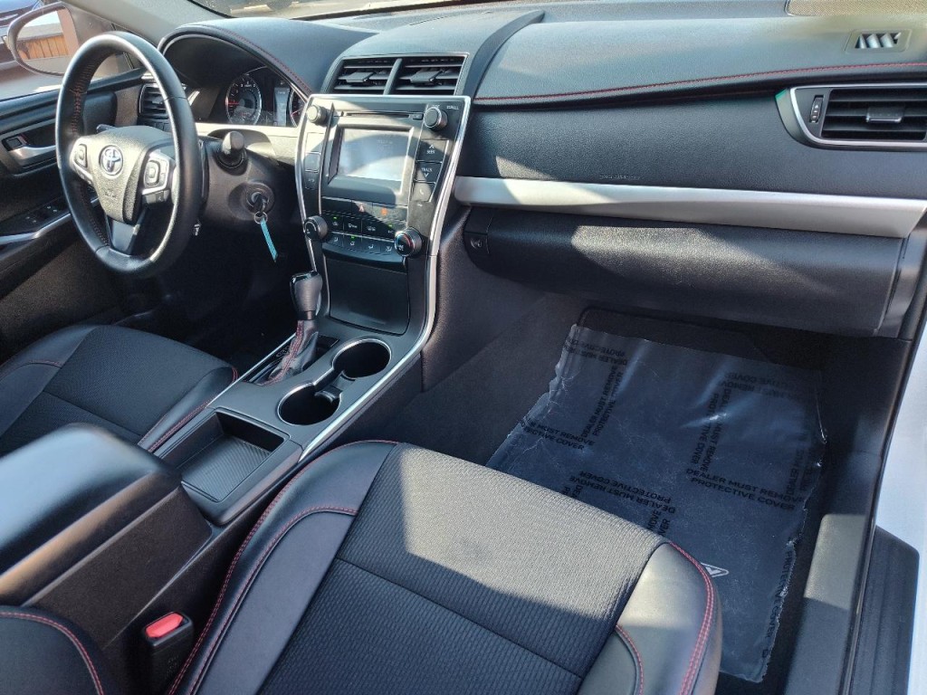 2016 Toyota Camry Image 43