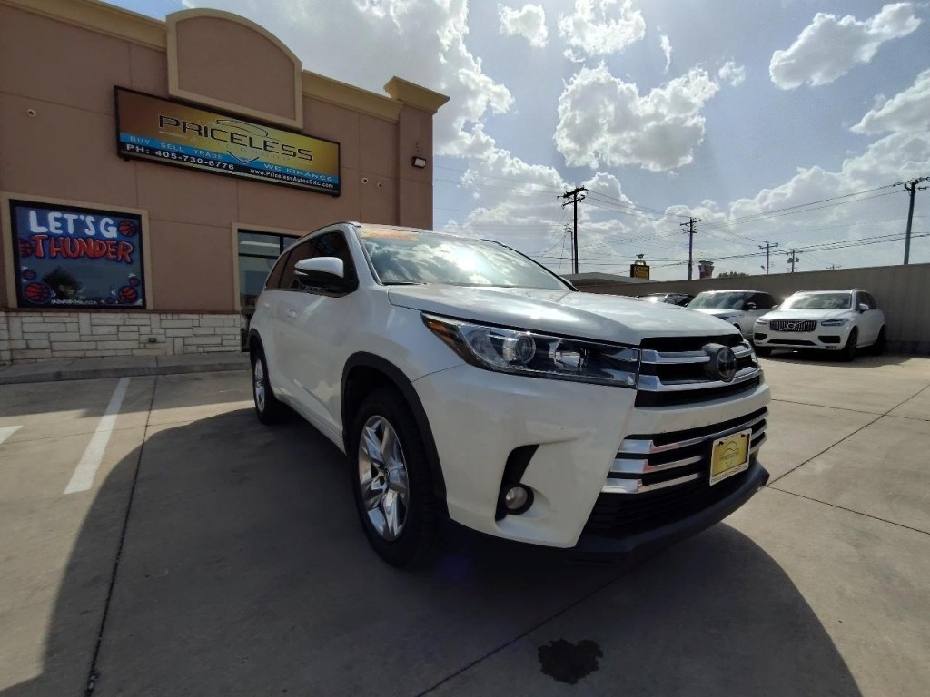 2018 Toyota Highlander Image 2