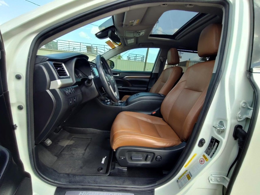2018 Toyota Highlander Image 14