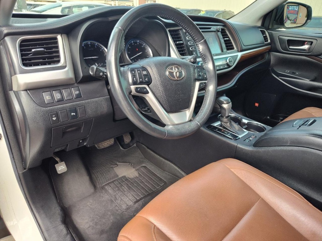 2018 Toyota Highlander Image 16
