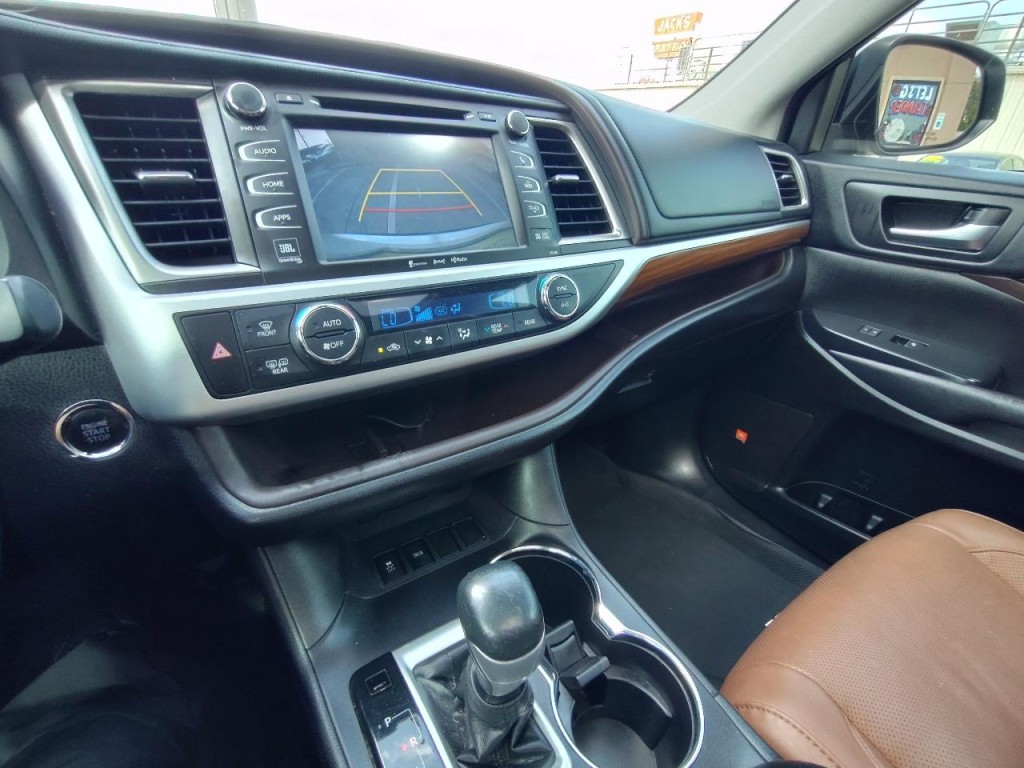 2018 Toyota Highlander Image 22