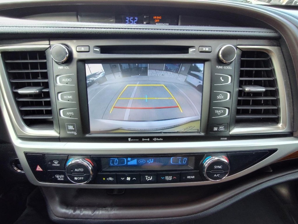 2018 Toyota Highlander Image 24