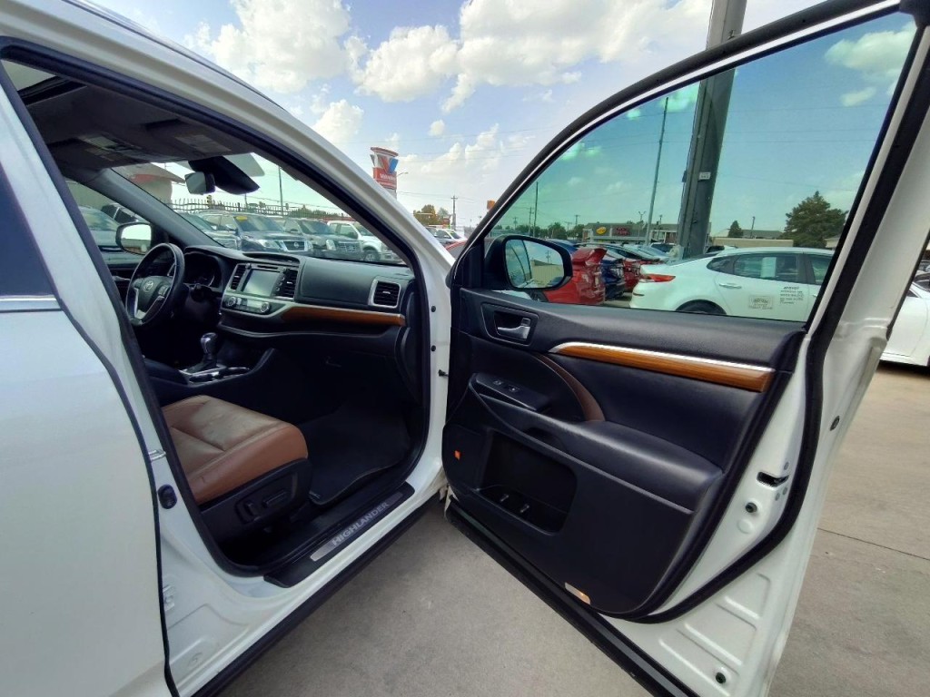 2018 Toyota Highlander Image 38