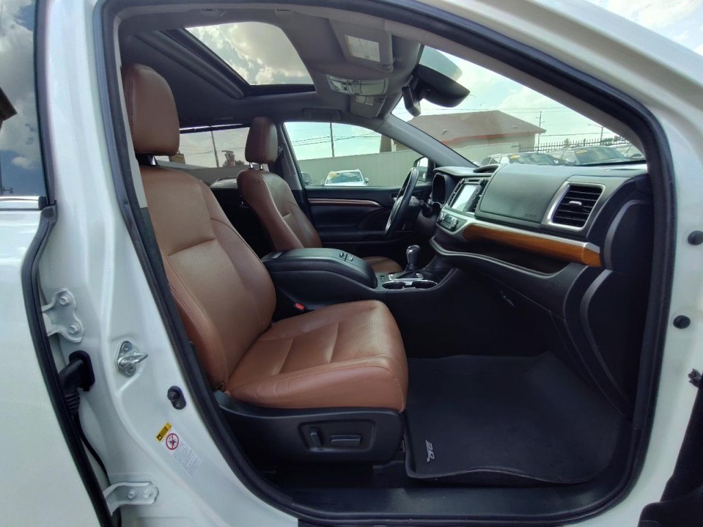 2018 Toyota Highlander Image 39