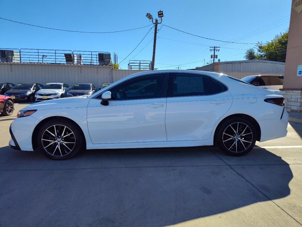 2021 Toyota Camry Image 7