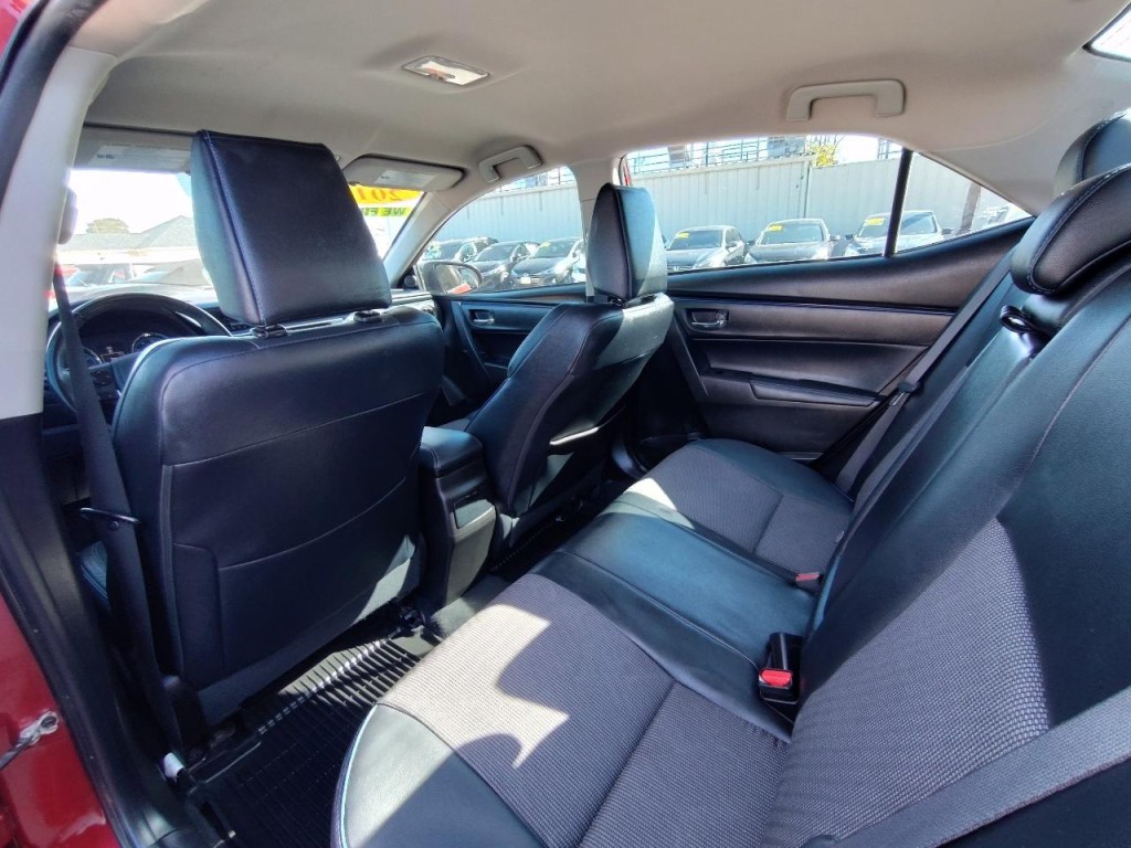 2017 Toyota Corolla Image 31