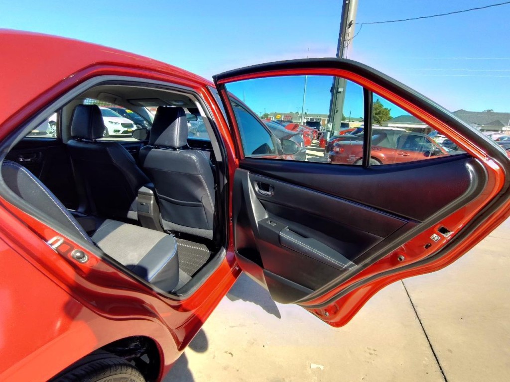 2017 Toyota Corolla Image 35