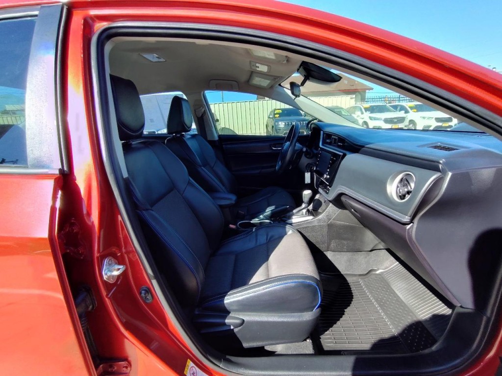 2017 Toyota Corolla Image 40