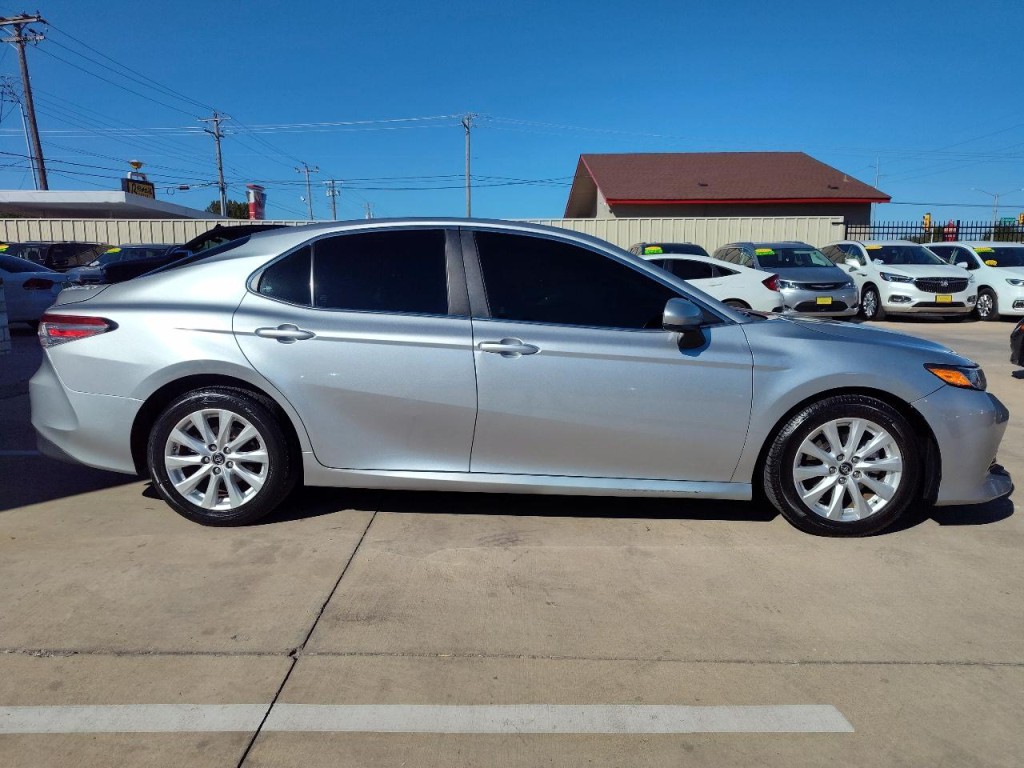 2018 Toyota Camry Image 3