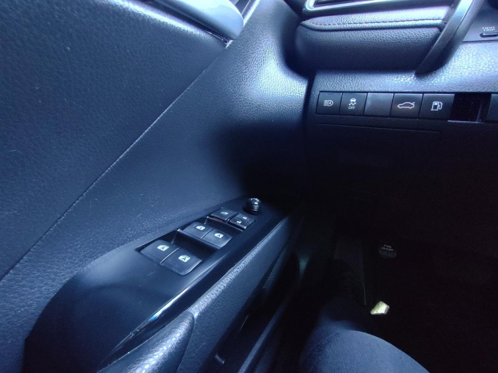 2018 Toyota Camry Image 16