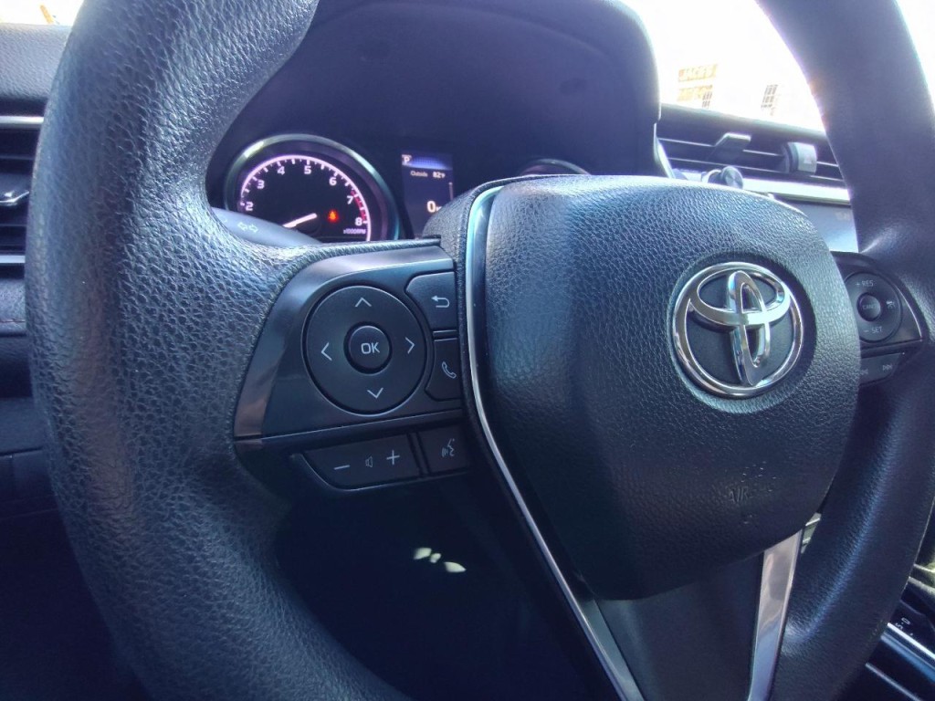 2018 Toyota Camry Image 18