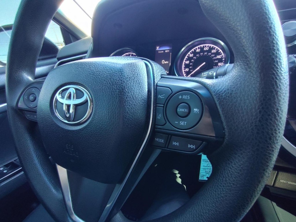 2018 Toyota Camry Image 19