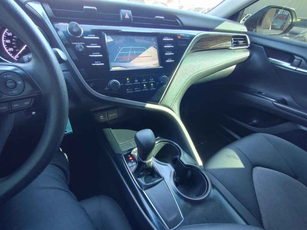 2018 Toyota Camry Image 21