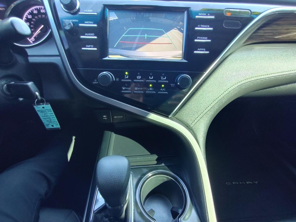 2018 Toyota Camry Image 22