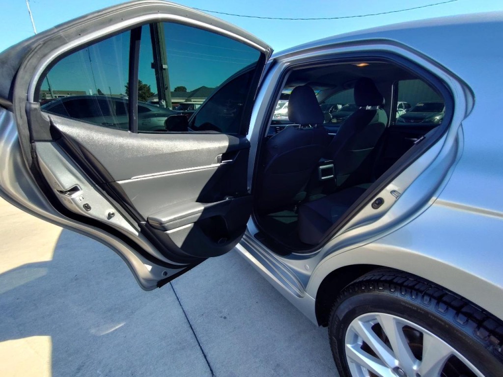2018 Toyota Camry Image 29