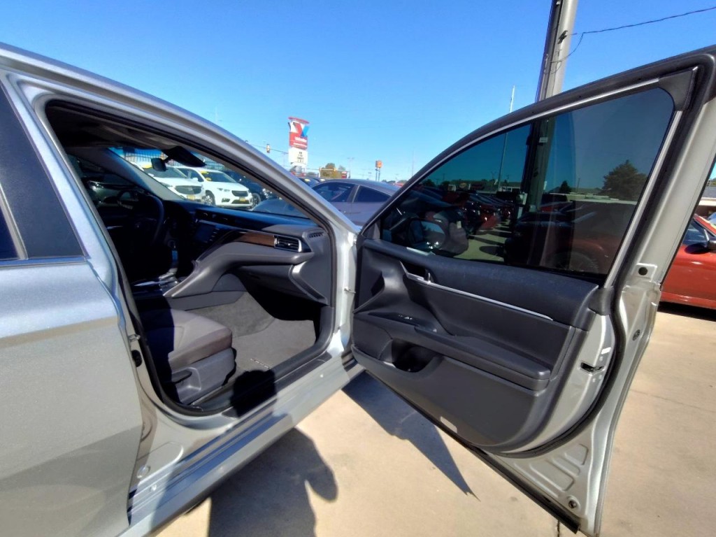 2018 Toyota Camry Image 40