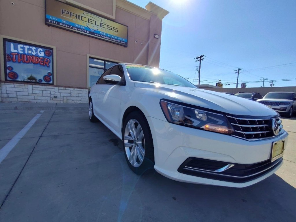 2019 Volkswagen Passat Image 2