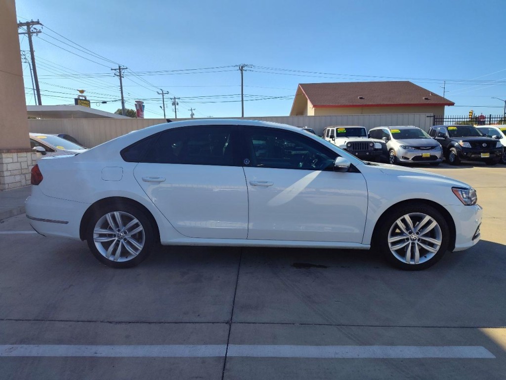 2019 Volkswagen Passat Image 3