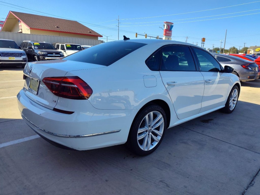 2019 Volkswagen Passat Image 4