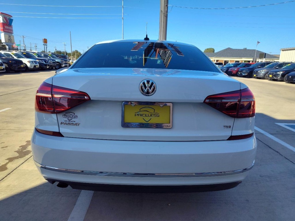 2019 Volkswagen Passat Image 5
