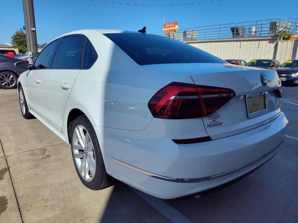 2019 Volkswagen Passat Image 6